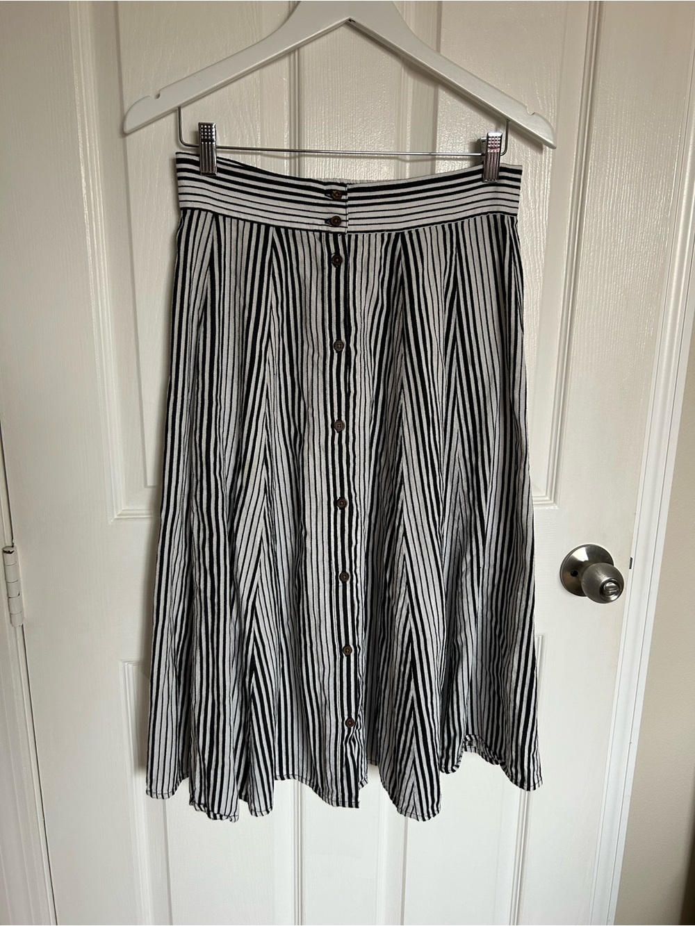 Universal Thread Black and White Vertical Stripe Button-Front Midi Skirt Size M